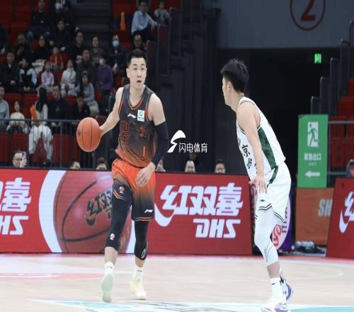 中國男籃世亞預(yù)名單暫定14人山東高速高詩巖在列