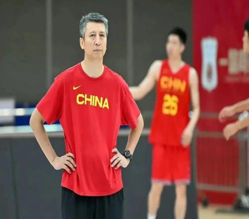 中國男籃官宣世預(yù)賽14人名單，徐杰曾凡博落選，內(nèi)線稍顯單薄