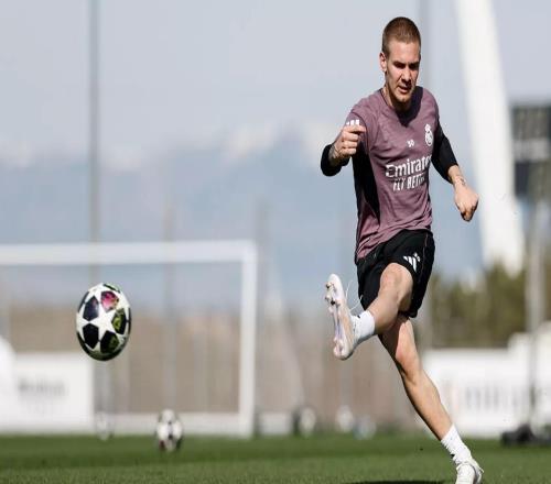 皇馬官方曬多圖訓(xùn)練照，球隊(duì)專心備戰(zhàn)與本菲卡的歐冠比賽