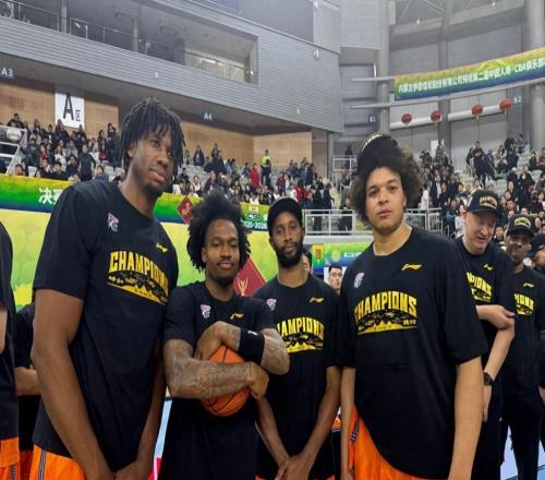 懷特塞德合同僅50萬美元！上海男籃當(dāng)初看不上，如今成爭冠拼圖