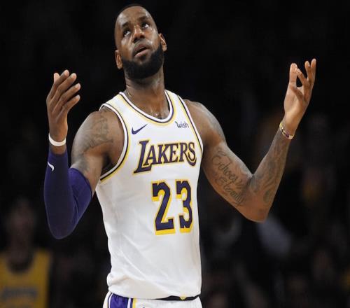 22分慘敗！湖人遭雙殺，裁判搶戲，詹姆斯歷史第一，東契奇22中9