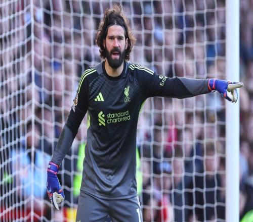 評論員：阿利松讓斯洛特改陣型他就聽了，我質(zhì)疑他的權(quán)威