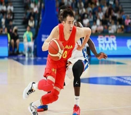 中國男籃確定世預(yù)賽對(duì)日14人名單，延用核心陣容