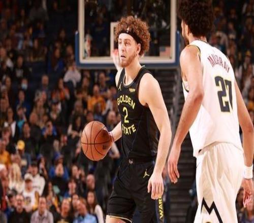 波齊姆斯基末節(jié)15分造逆轉(zhuǎn)！科爾：他很自信敢于承擔(dān)關(guān)鍵投籃