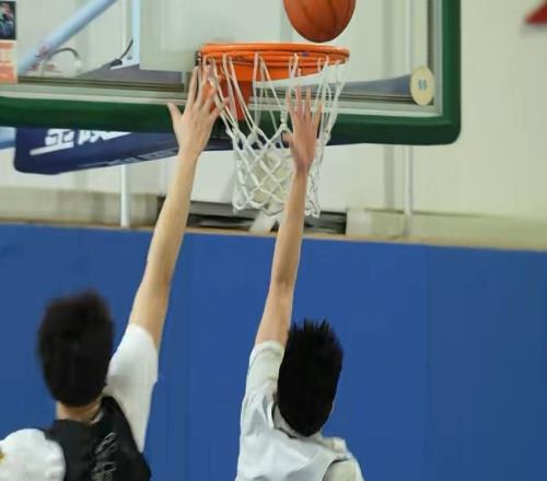 遼寧更新訓(xùn)練！吳乃群指導(dǎo)小將，姜宇星拼勁十足，李虎翼付豪上籃