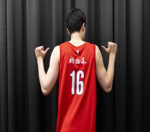 楊瀚森明日再戰(zhàn)G聯(lián)賽！開(kāi)拓者官宣兩大活動(dòng)：送玻璃杯+售馬年球衣