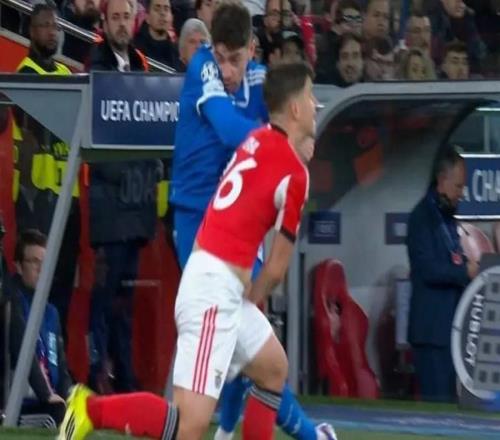 本菲卡官方：針對(duì)巴爾韋德暴力行為的投訴已被歐足聯(lián)駁回