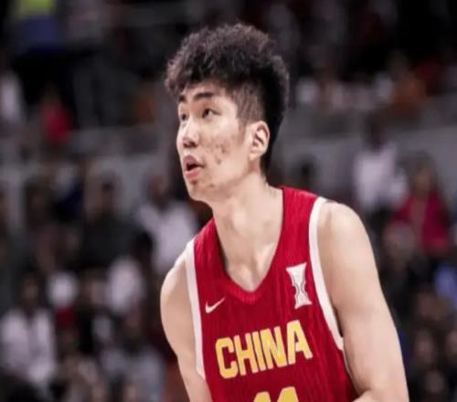 余嘉豪曬照抵達(dá)北京+將再飛沖繩媒體人：CBA無(wú)更符合要求內(nèi)線