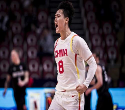 CCTV5直播中國(guó)男籃世預(yù)賽決戰(zhàn)日本！嚴(yán)防3分太關(guān)鍵，郭導(dǎo)背水一戰(zhàn)