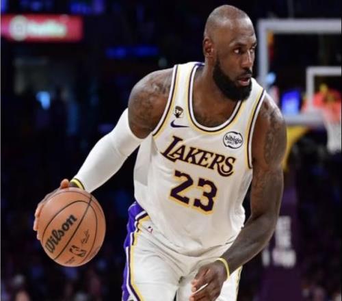 挖槽！打臉來得太快！詹姆斯10中10，湖人三項數(shù)據(jù)聯(lián)盟第一