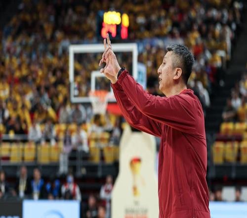 客場(chǎng)作戰(zhàn)央視直播，郭士強(qiáng)立下軍令狀，想贏日本隊(duì)首發(fā)得這樣安排