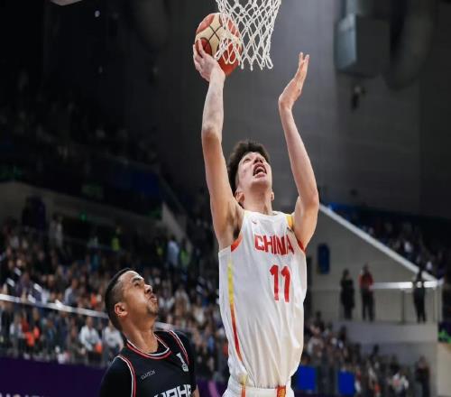 感動！余嘉豪輾轉3萬里，馳援中國男籃