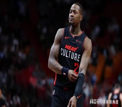 握草！打假球+玩成人女星，越洗越黑！