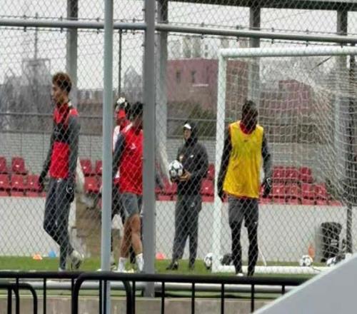 安佩姆參加海港訓(xùn)練！45號(hào)錯(cuò)過客戰(zhàn)申花+泰山球迷：黃瓜菜都涼了