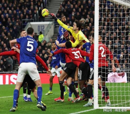 改變！僅用6場(chǎng)，曼聯(lián)兩項(xiàng)數(shù)據(jù)超越阿莫林，兩大問(wèn)題同時(shí)浮現(xiàn)