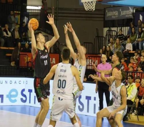 余嘉豪2.8萬里馳援郭士強(qiáng)，他是戰(zhàn)勝日本男籃的最后底牌