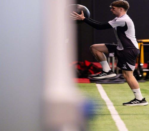 客場(chǎng)一擊干倒埃弗頓，曼聯(lián)可以偷笑但卡里克需要小心