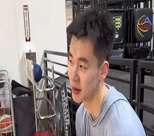 山東大漢好樣的！春節(jié)赴美特訓(xùn)，場均22分加冕得分王卻無緣國家隊