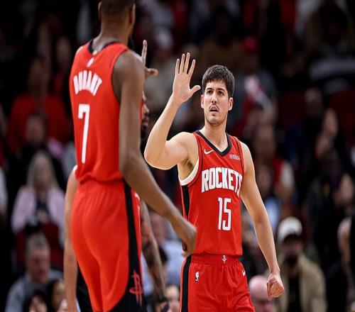 手感相當(dāng)不錯(cuò)，但火箭還是不愿意給后場(chǎng)新星提供多一些出手機(jī)會(huì)