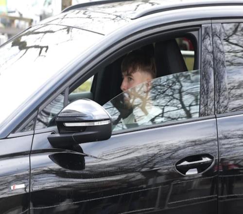 成年了，圖片報(bào)：倫納特卡爾首次獨(dú)自駕車前往訓(xùn)練基地