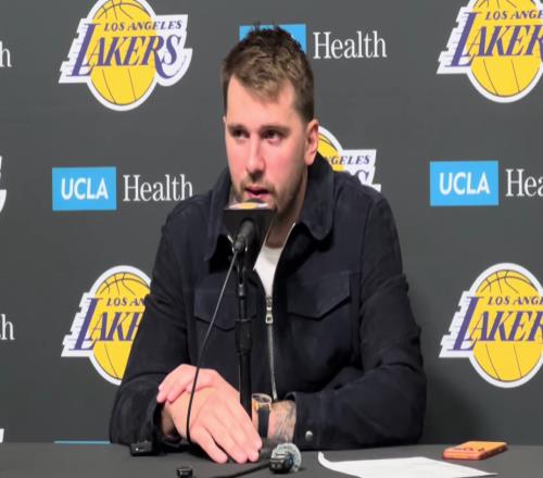 東契奇：最后沒(méi)出手是覺(jué)得離筐有點(diǎn)遠(yuǎn)看到老詹有空位所以傳給他