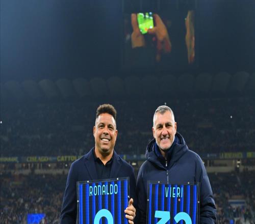 羅納爾多和維埃里親臨圣西羅，并獲贈國米紀(jì)念球衣
