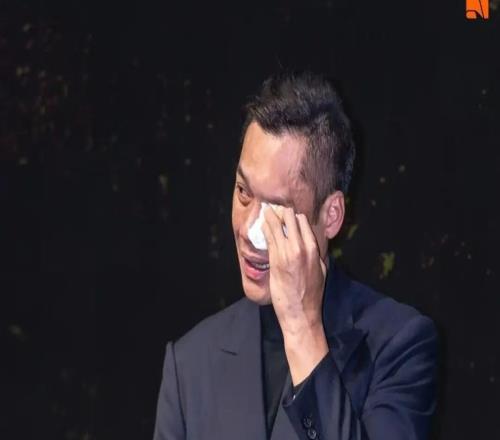 43歲！淚灑現(xiàn)場(chǎng)，這次是真的說再見了