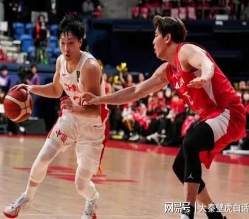 就在剛剛，中國男籃12人大名單出爐，郭士強(qiáng)“聽勸”，胡明軒落選