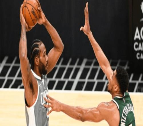 小卡合同或因違規(guī)被判無效雄鹿全力爭奪挽留字母