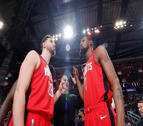 個(gè)人狀態(tài)有所回暖，但火箭內(nèi)線抓支柱的場(chǎng)上效果其實(shí)依然很一般