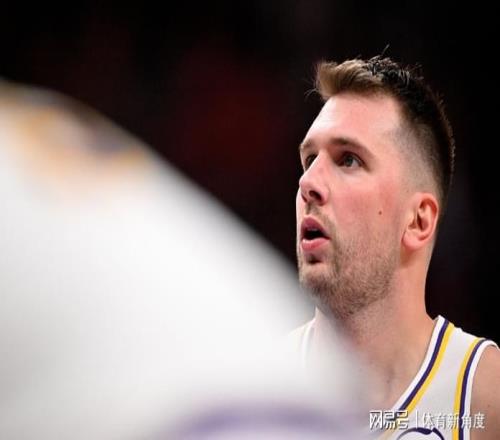 臥槽！東契奇拒絕投絕殺球，湖人很無奈