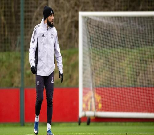 齋月期收到記者送的一盒椰棗，馬茲拉維將比賽球衣回贈感謝