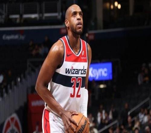 “那個(gè)男人”要被買斷了火箭有可能簽下米德爾頓嗎