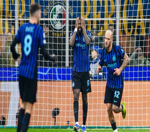 自1112賽季曼聯(lián)后，國米是首支無緣16強(qiáng)的上一年歐冠亞軍球隊(duì)