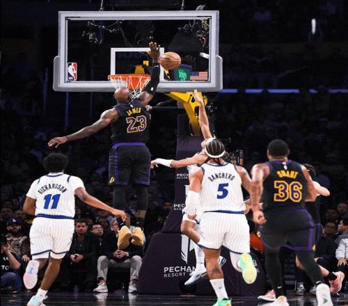 準絕殺！湖人慘遭逆轉，詹姆斯歷史第1，東契奇22+15，里夫斯低迷