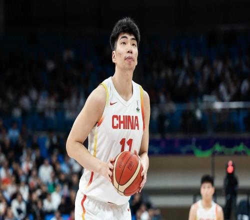 中國(guó)男籃VS日本，CCTV5明晚直播！余嘉豪從西班牙飛北京再到琉球