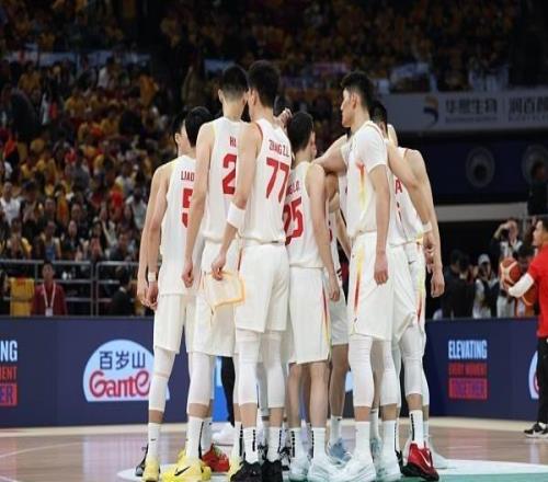 中國(guó)男籃公布對(duì)陣日本隊(duì)的12人名單，胡明軒、趙嘉義落選