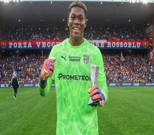 意媒：日本國門鈴木彩艷已經(jīng)恢復合練，本輪有望進入大名單