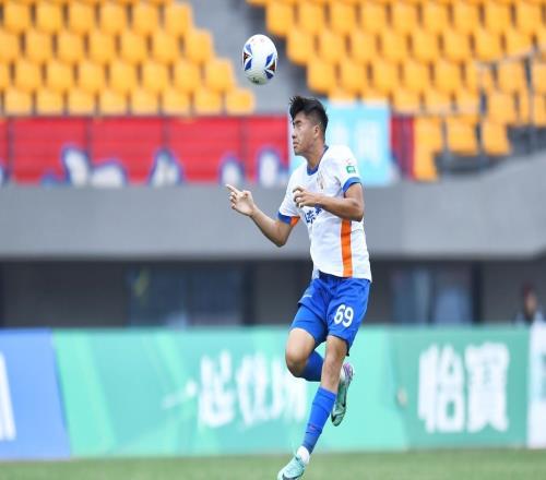 魯能足校發(fā)力！30萬(wàn)租借費(fèi)，泰山隊(duì)19歲新星租借銅梁龍一年