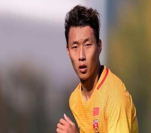 成都蓉城中衛(wèi)位置完成一筆重量級簽約！曾是國奧隊長，剛?cè)脒x國足