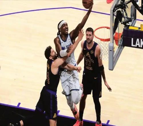 老詹絕殺不中！狀元轟36+10+6，湖人1分落敗，小巨頭20+12+準(zhǔn)絕殺
