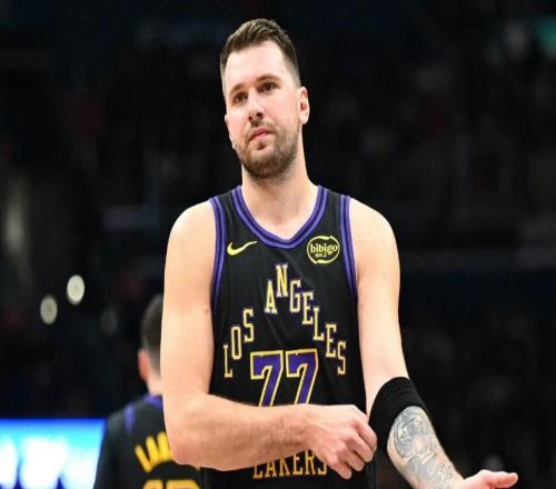 詹姆斯錯(cuò)失絕殺！湖人遭逆轉(zhuǎn)，東契奇22分9板15助，但效率很低