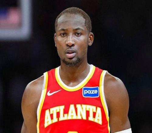 庫(kù)明加明日老鷹生涯首秀！名記稱(chēng)其與約翰遜風(fēng)格重疊：或再被交易