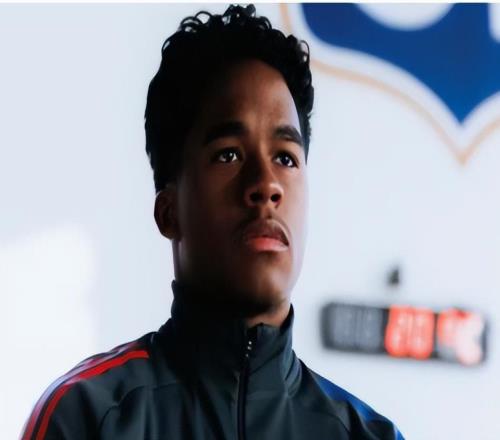 7場5球1助攻皇馬太子數(shù)據(jù)驚艷卻遭詬病19歲就學會散步難成大器