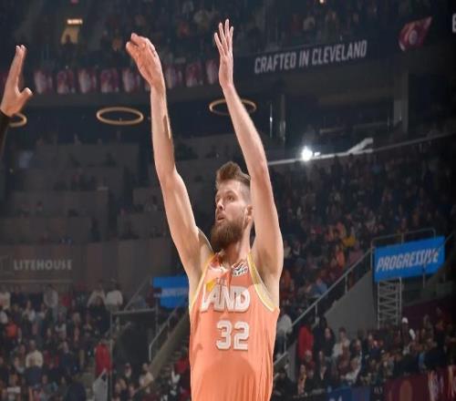 狀態(tài)起伏太大了！騎士鋒線大將按理說(shuō)是有能力成為優(yōu)秀3D球員的