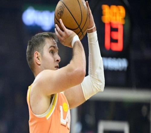 騎士10994大勝尼克斯球員評價：5人優(yōu)秀，2人及格，2人低迷