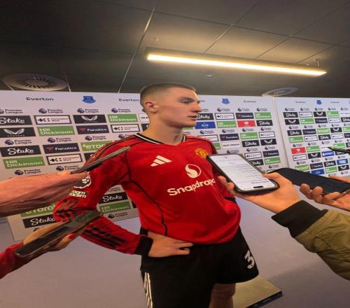 謝什科首談至今無(wú)緣為卡里克先發(fā)！曝曼聯(lián)特訓(xùn)細(xì)節(jié)，功臣并非貝巴