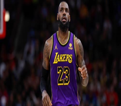 詹姆斯在2016年大逆轉(zhuǎn)73勝總亞軍勇士至今，得分比萊昂納德還多！