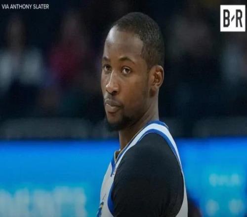 離開(kāi)勇士的第一場(chǎng)比賽，庫(kù)明加笑了一整場(chǎng)