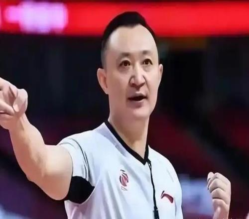 閆軍被撤銷國(guó)際裁判并非意味著天亮了，在CBA，他依然呼風(fēng)喚雨